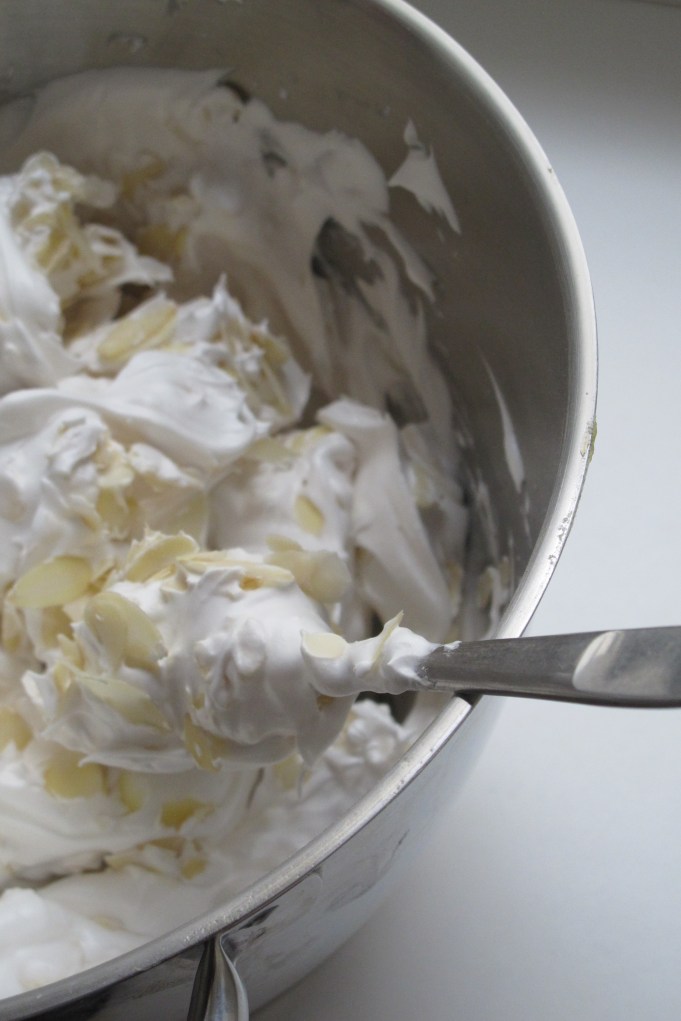 Schnee wirft Spitzen