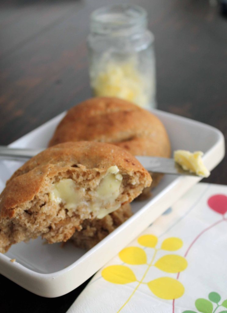 Dinkelvollkornbrot mit getrockneten Feigen und Haselnüssen