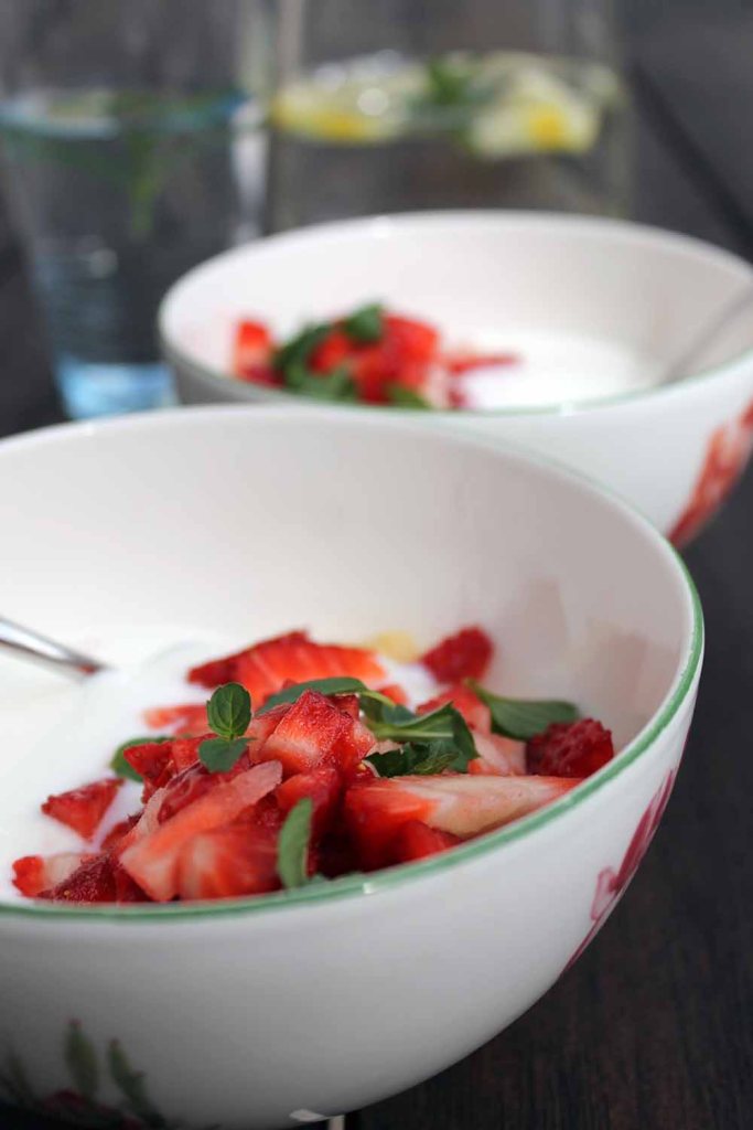 Vanillepolenta mit Joghurt und Erdbeeren