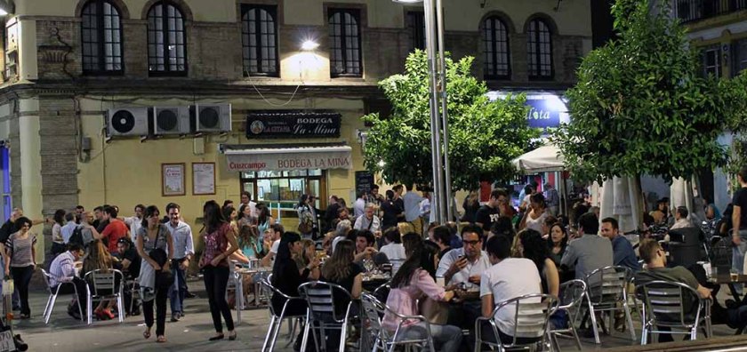 Leben im Gastgarten auch nach Mitternacht! Olé!
