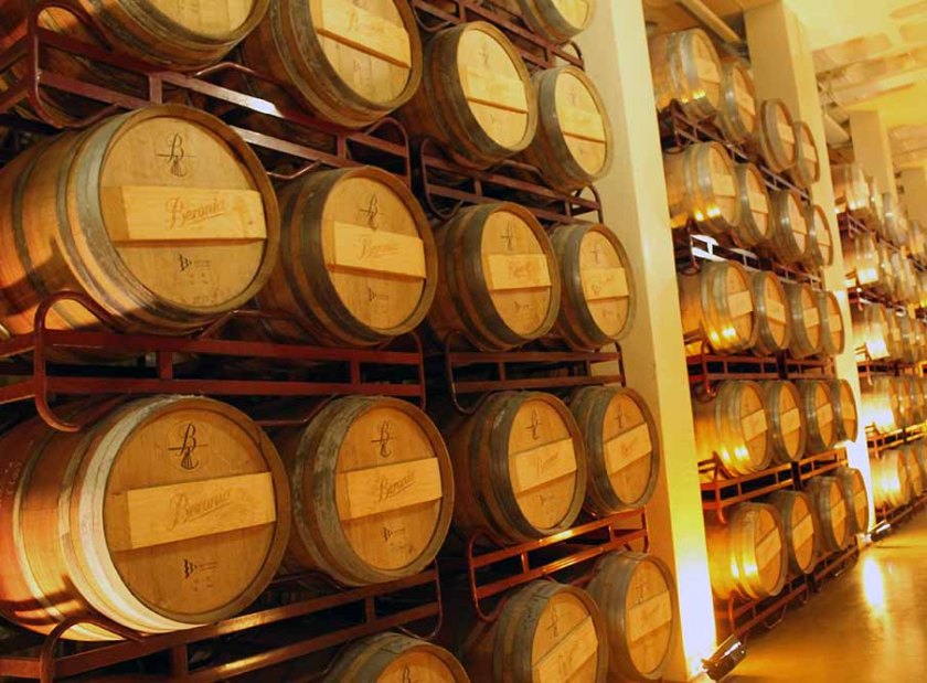 enorme Lager mit Barriquefässern 