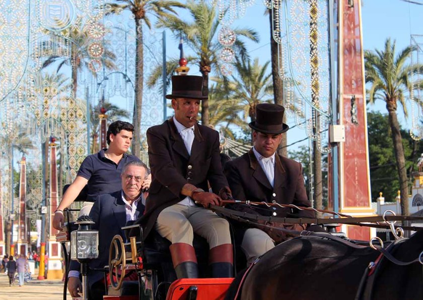 die Kutschenfahrer seriös gekleidet und für etwas Geld mietbar