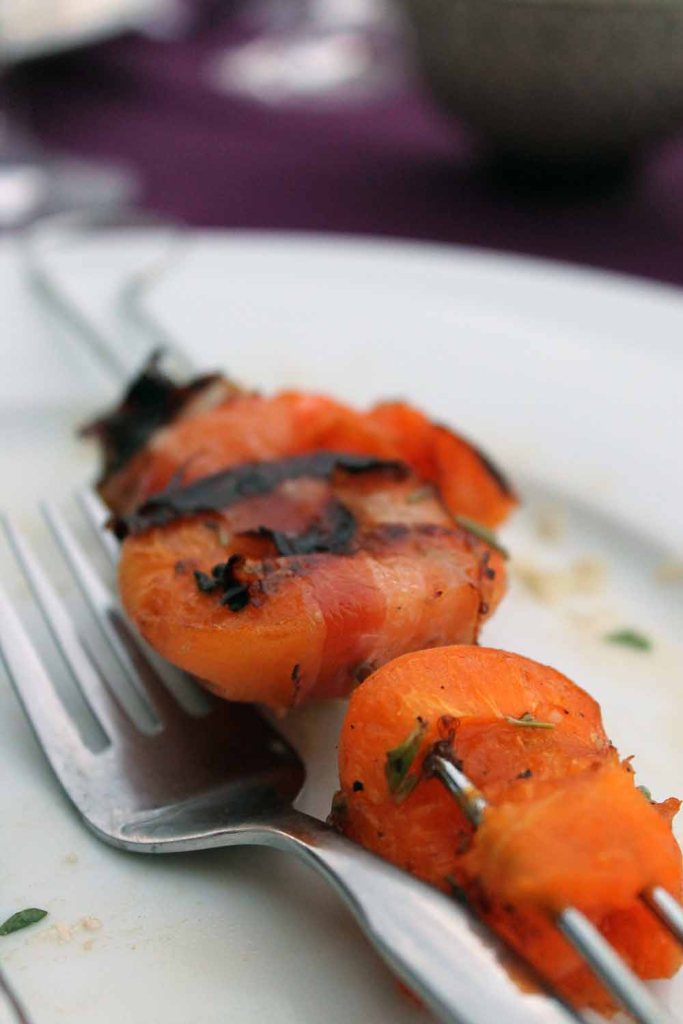 Marillen mit Speck gegrillt