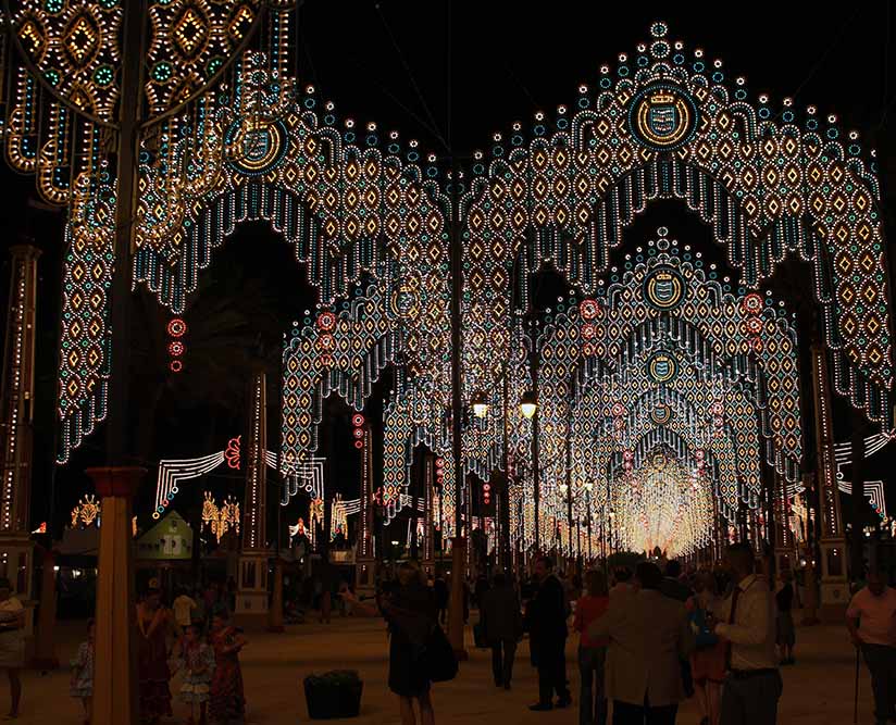 die Beleuchtung der Feria ist wirklich beeindruckend und kitschig! Eine lustige Stimmung allemal!