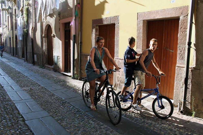 Straßenleben in Bosa