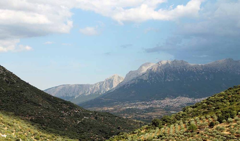 Blick auf die Berge und ins Land
