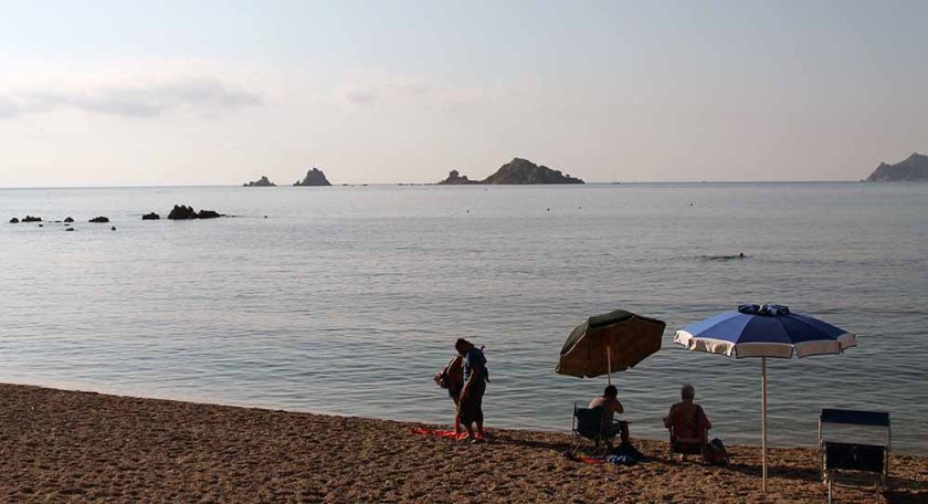 ab 9 Uhr morgens am Strand von Santa Maria Navarrese