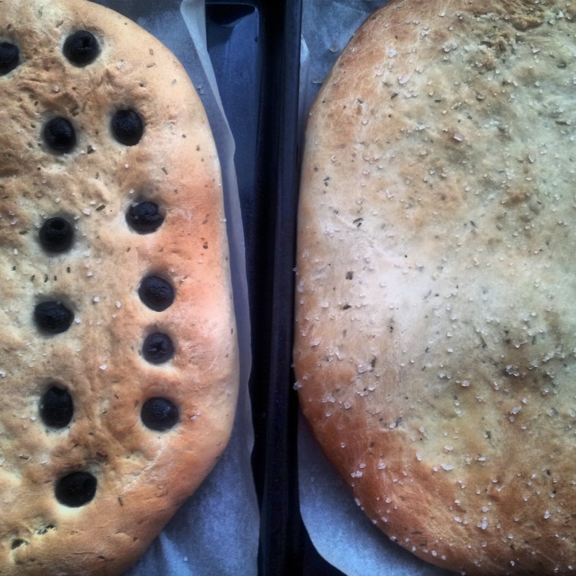 Rosmarin- und Olivenfocaccia