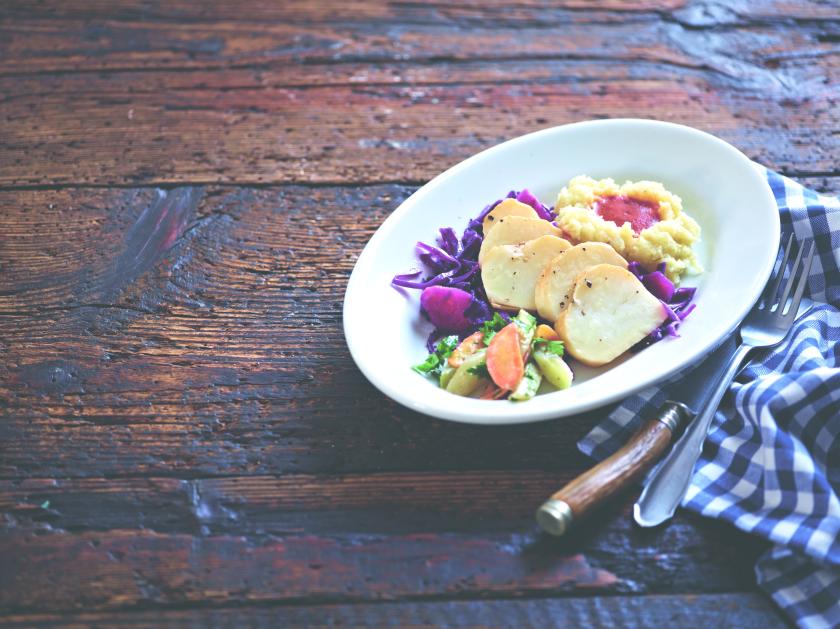 Selleriebraten aus Meine vegane Küche, Surdham Göb, Fotografie Oliver Brachat
