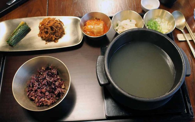 Zehrungsessen auf koreanisch und österreichisch: Rindsuppe
