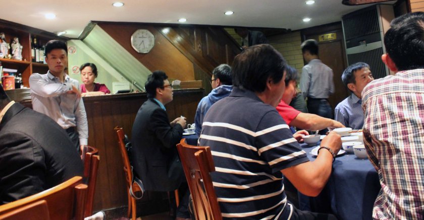 chinesische Stimmgewalt während des Abendessens