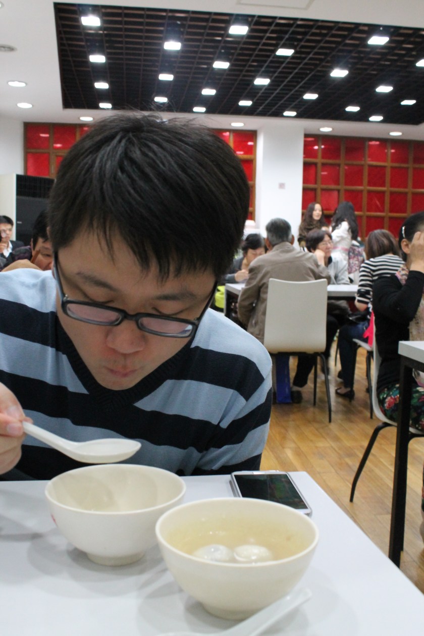 Peter schlürft Knödelsuppe