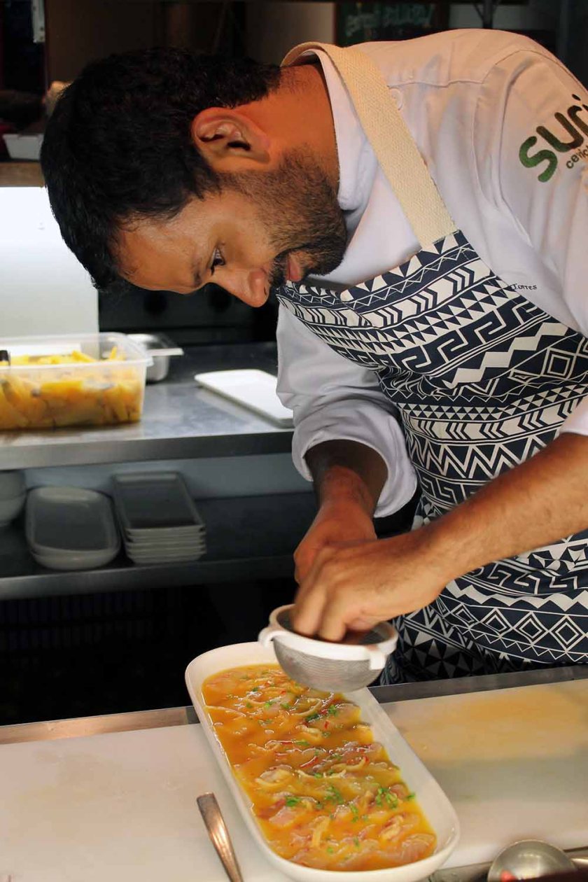 Dagoberto in Action an der Ceviche Bar
