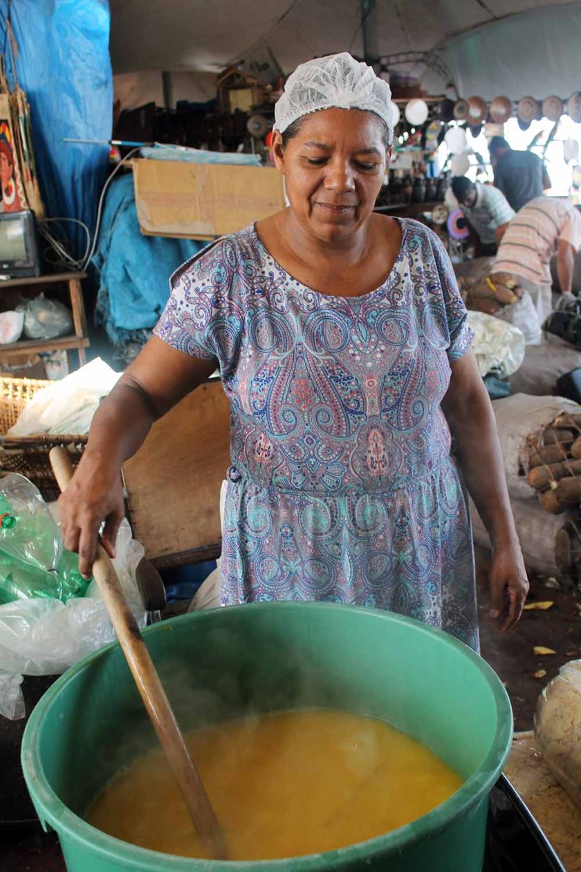Tucupi-Frau in Belem... ein Wundersaft!