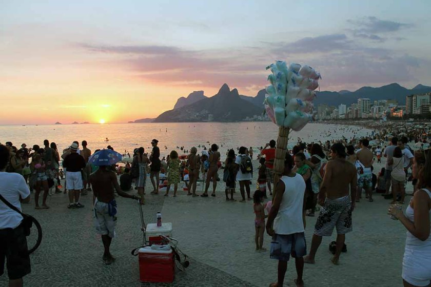 Sonnenuntergang am Strand von Ipanema