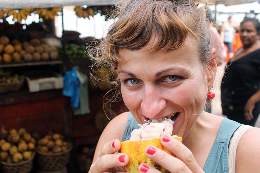 Bianca bekommt Futter! Frischer Kakao...