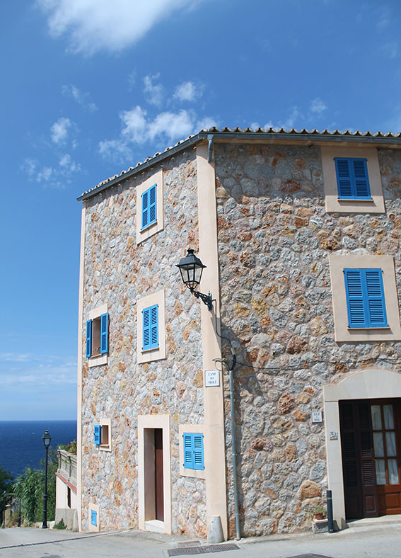 Blauer Himmel und sportliche Deutsche