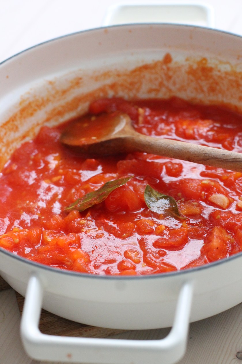 Paradeiser und Lorbeerblätter... herrlich!