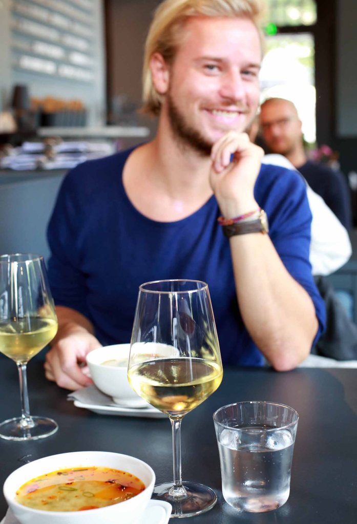 Hungrige Erleichterung und ein freudiges Wiedersehen!